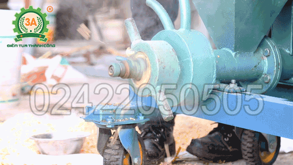 Máy ép cám viên nổi 3A16Hp đang hoạt động