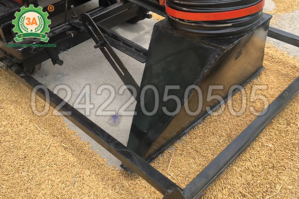 Cần gạt nguyên liệu của máy hút lúa vào bao 3A6,5Hp