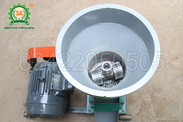 Máy làm cám viên trục đứng 3A