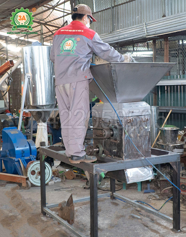 chế tạo Máy nghiền đất, đánh tơi phân bón công nghiệp 2 tầng 3A11Kw số lượng lớn