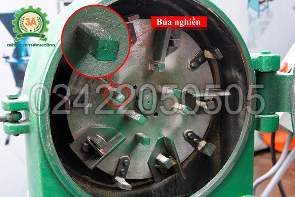 Bên trong buồng nghiền của máy nghiền cám, mùn cưa 3A7,5Kw