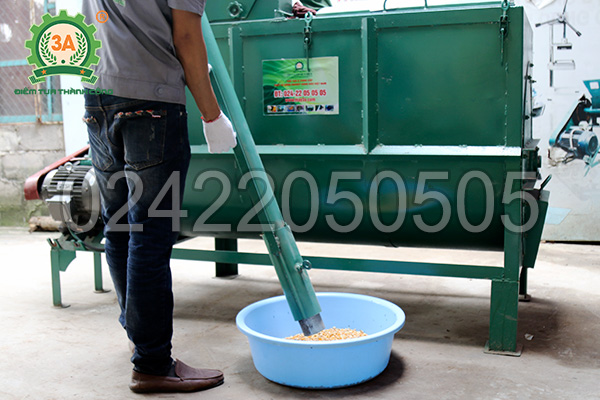 Điều chỉnh vòi hút sản phẩm của máy nghiền trộn thức ăn chăn nuôi 3A