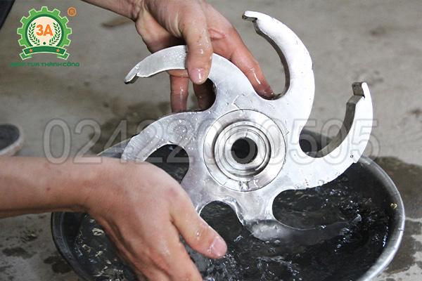 Vệ sinh máy tạo cốm 3A7,5Kw