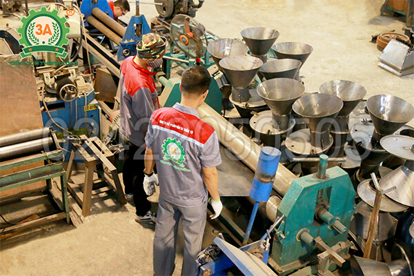 Máy thái chuối cho gà vịt 3A2,2Kw inox (14)