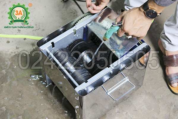 Vệ sinh Máy thái thịt đa năng 2 cửa nạp 3A850W