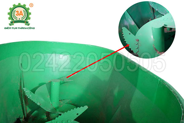 Máy trộn thức ăn cho bò đi động 3A (12)