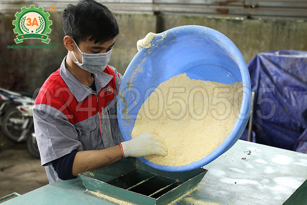 Máy trộn thức ăn gia súc 3A5,5Kw (trục ngang)