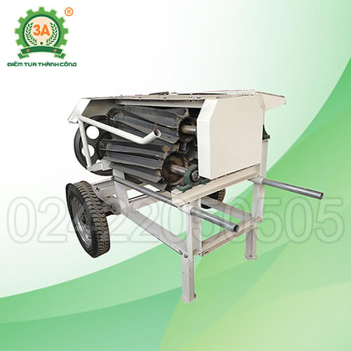 Máy tuốt vỏ cây gai 3A