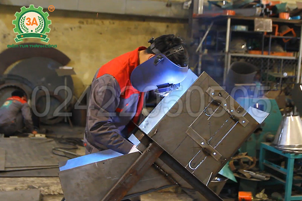 chế tạo Máy xay đất, nghiền phân bón 2 trục 3A5,5Kw số lượng lớn