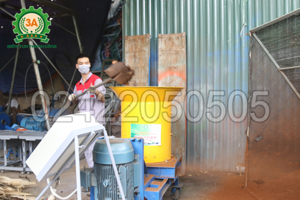 Máy xay xơ dừa, rơm rạ 3A15Kw được chế tạo với chất liệu chất lượng cao, tuổi thọ sử dụng lâu dài.