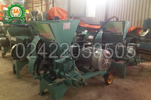 Máy ép cám viên nổi 3A7,5Kw (cấp liệu bán tự động) giúp bà con nuôi cá nước ngọt hiệu quả.