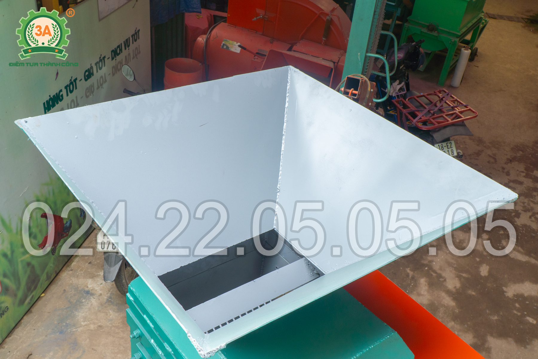 Phễu nạp liệu có sàng lọc nguyên liệu đầu vào