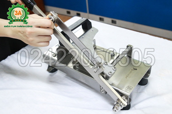 Thiết bị thái thịt đông lạnh 3A được làm bằng inox sáng đẹp