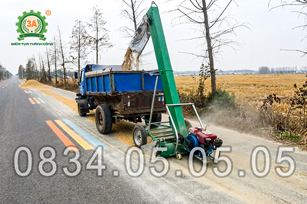 Máy hút hạt nguyên liệu lên xe