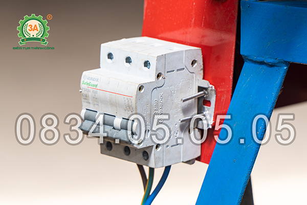 Máy tuốt dây điện