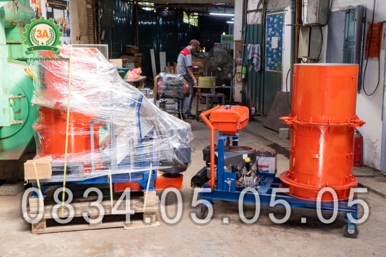 các phiên bản chạy điện và chạy xăng